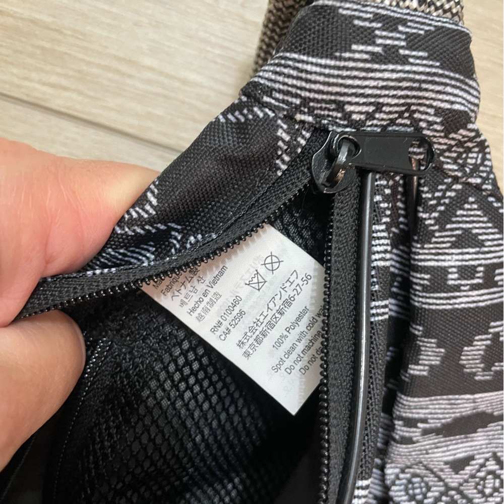 Kavu black white Paxton 25th anniversary sling rope bag - Picture 5 of 11